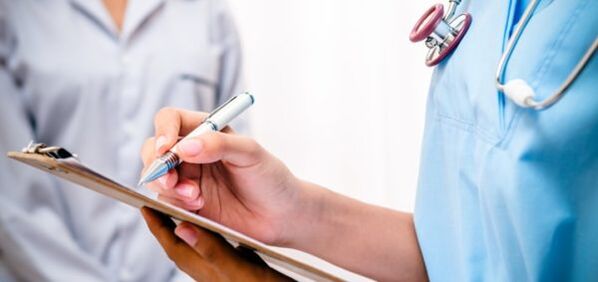 arts schrijft behandeling voor lage rugpijn voor