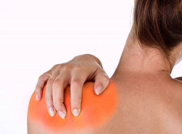 Pijn onder het linkerschouderblad is een signaal van een van de ernstige ziekten